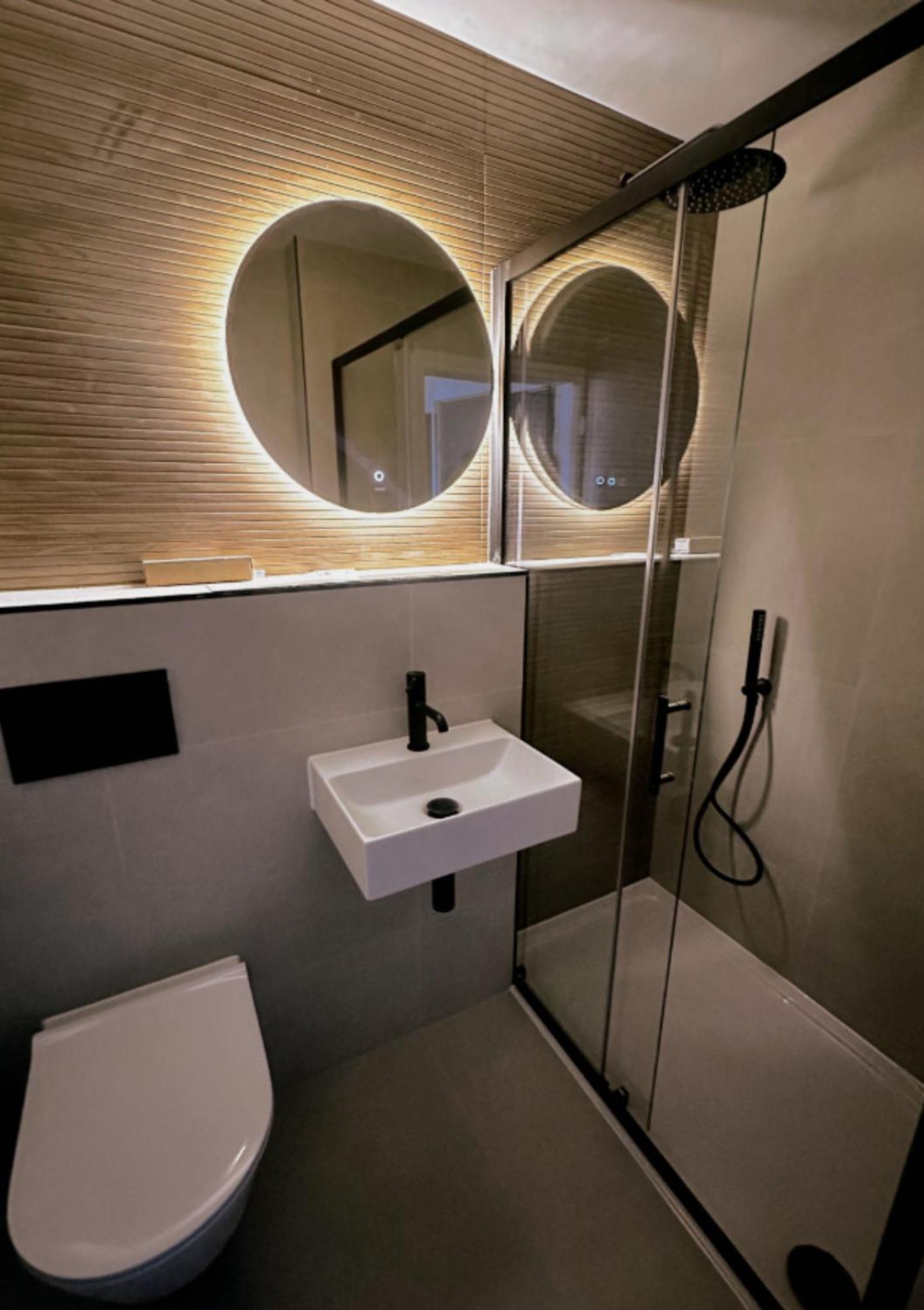 Glass Tower - By Central Beach Leisure — Photos 2